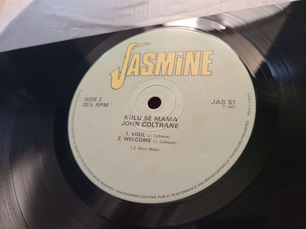 Jasmine 레이블 클로즈업 — 색소폰 로고의 JAS 51, Made in England 각인