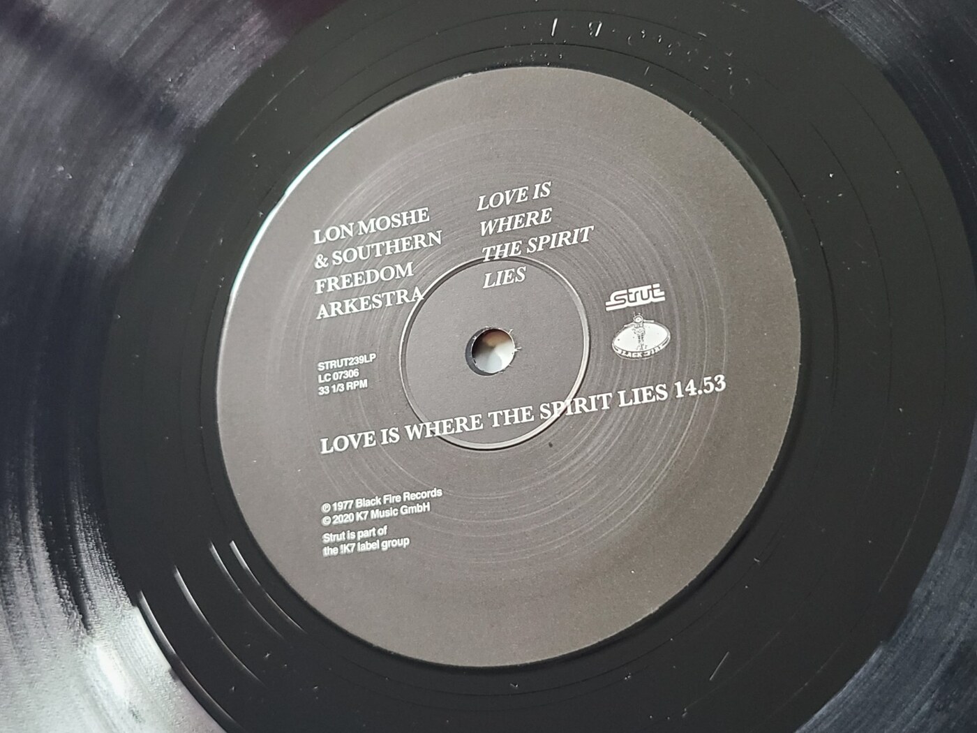lon-moshe-southern-freedom-arkestra-title-track-vinyl-label